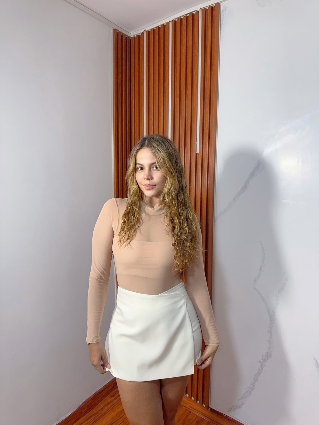 Buzo Sublime Blanco y caqui